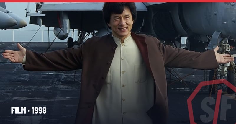 Jackie Chan à Hong Kong en 2002, sur le pont du porte-avions USS Kitty Hawk
