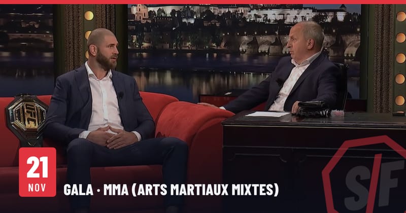 Jiří Procházka avec sa ceinture de champion de l'UFC en 2022